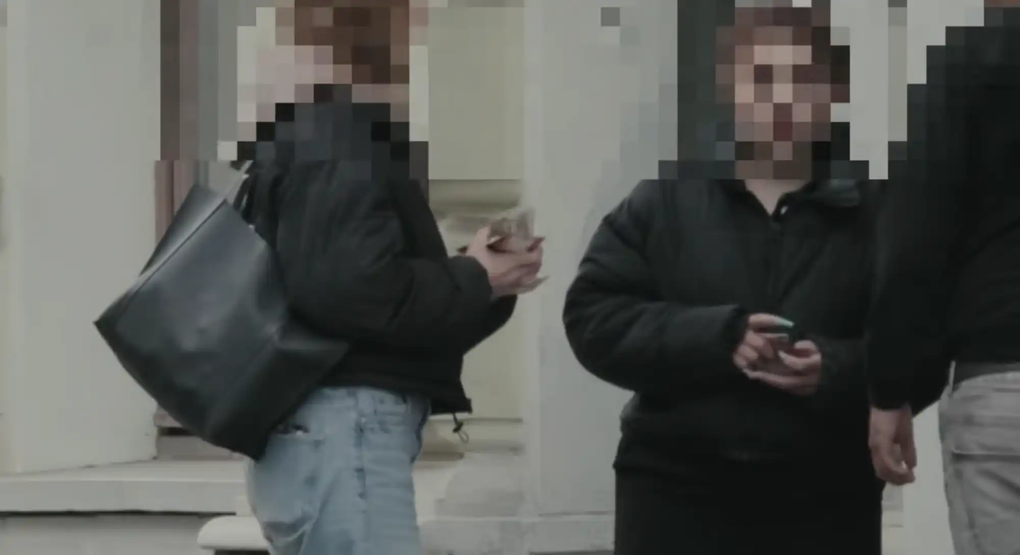 Fideszes jelölt a szegedi iroda előtti pénzezésről: nem tilthatom meg, hogy egymásnak adjanak pénzt az aktivisták 2026 - igazságszolgáltatás - iustitia. Bg Csomagosztás fideszes jelölt a szegedi iroda előtti pénzezésről: nem tilthatom meg, hogy egymásnak adjanak pénzt az aktivisták 2026 fideszes jel szegedi iroda tti nzez nem tilthatom meg h csomagosztás iustitia. Bg farkas levente, a szegedi 1-es választókerület fideszes... Iustitia. Bg fideszes jelölt a szegedi iroda előtti pénzezésről: nem tilthatom meg, hogy egymásnak adjanak pénzt az aktivisták 2026 2026-04-11 16:42:59 igazságszolgáltatás - iustitia. Bg csomagosztás