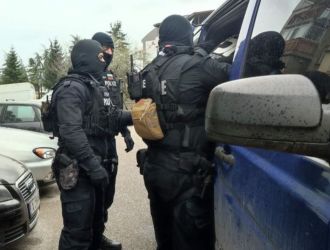 Общество и фризьорските салони в изборните схеми, гласът варира между 50 и 100 евро 2026 frizyorskite saloni izbornite shemi glasat varira mezhd 1 общество доверието на гражданите в работата на новото ръководство на мвр е повишено, каза служебният министър на вътрешните работи емил дечев. Две седмици преди изборите сигналите за... Iustitia. Bg и фризьорските салони в изборните схеми, гласът варира между 50 и 100 евро 2026 2026-04-02 08:58:31 юстиция общество