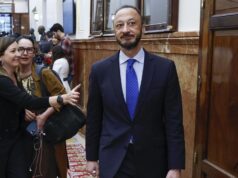 El Gobierno exige una «sanción contundente» por parte de la Mesa para el diputado de Vox que se enfrentó a su vicepresidente 2026 El Gobierno exige una "sanción contundente" por parte de la Mesa para el diputado de Vox que se enfrentó a su vicepresidente 2026