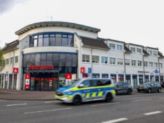 Großeinsatz: Großeinsatz an Bankfiliale: Mann festgenommen 2026 Großeinsatz: Großeinsatz an Bankfiliale: Mann festgenommen 2026