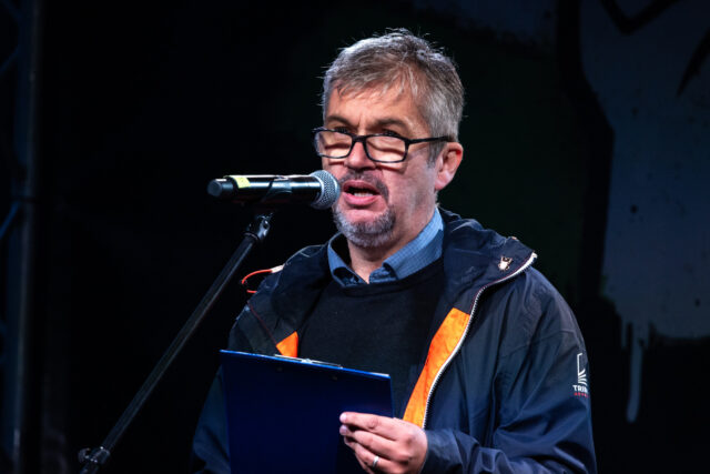 Hadházy Ákos sms ben gratulált Magyarnak, májustól visszatér eredeti szakmájához Hadházy Ákos sms-ben gratulált Magyarnak, májustól visszatér eredeti szakmájához 2026