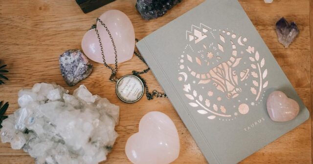 Хороскоп: Успех в кариерата за девите, финансите са приоритет за стрелеца 2026