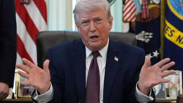 Iran Krieg: Trump: Iran hält sich bei Straße von Hormus nicht an Deal Iran-Krieg: Trump: Iran hält sich bei Straße von Hormus nicht an Deal 2026