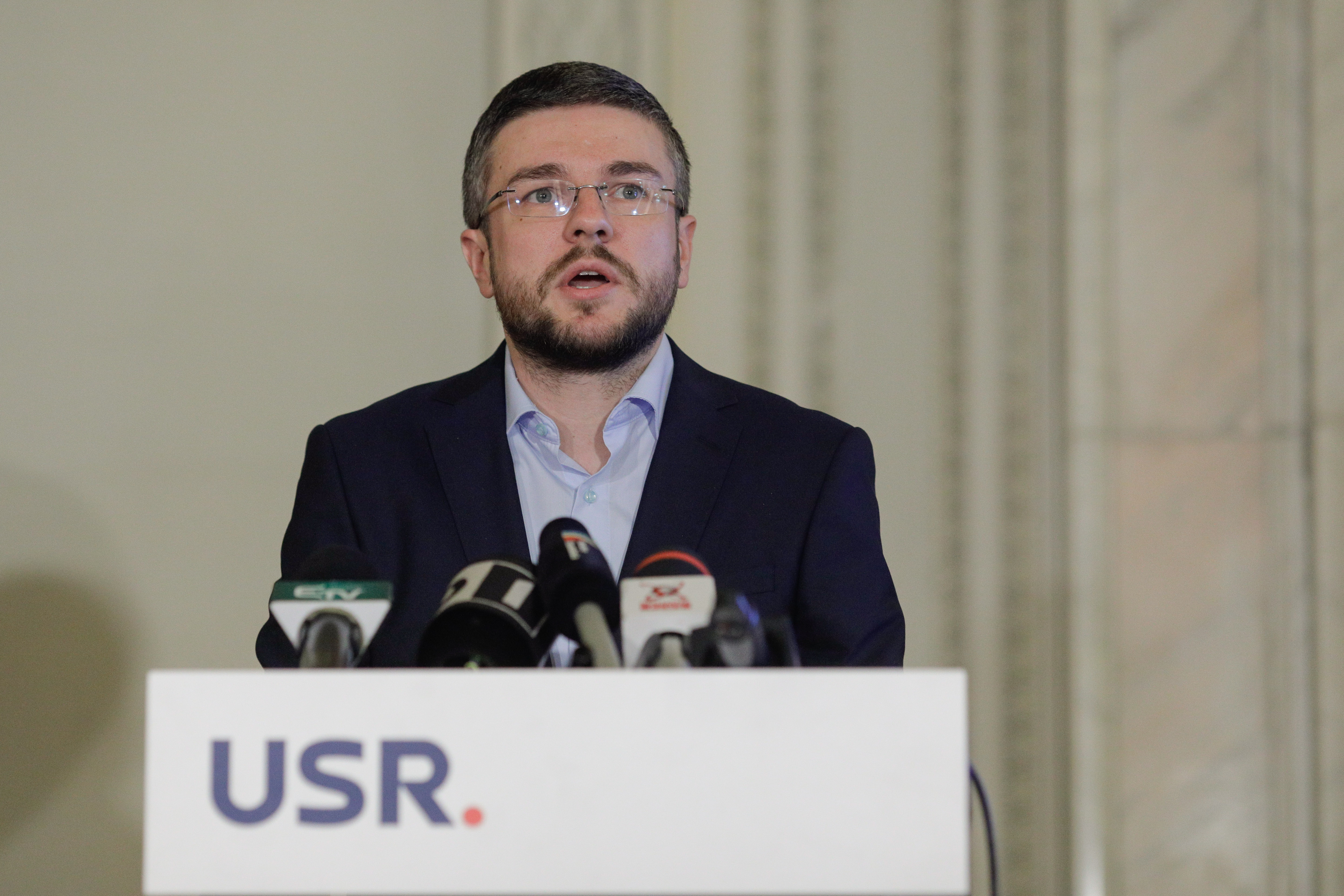 Irineu darău (usr), despre criza din coaliție: nu cred că cineva câştigă voturi din această instabilitate 2026 - justiţie - iustitia. Bg Irineu darău (usr), despre criza din coaliție: nu cred că cineva câştigă voturi din această instabilitate 2026 irineu dar usr despre criza din coali cred cineva tig v iustitia. Bg ministrul economiei, irinei darău (usr), a afirmat, marţi seară, că nu înţelege cui foloseşte că, în... Iustitia. Bg irineu darău (usr), despre criza din coaliție: nu cred că cineva câştigă voturi din această instabilitate 2026 2026-04-14 21:38:04 justiţie - iustitia. Bg