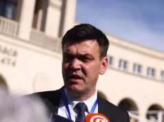 IZBORI U BIH Poznat kandidat pet hrvatskih stranaka: Osnivao je HDZ, radio u SIS-u, a onda se priključio Tuđmanu 2026 IZBORI U BIH Poznat kandidat pet hrvatskih stranaka: Osnivao je HDZ, radio u SIS-u, a onda se priključio Tuđmanu 2026