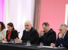 “Jemi vetëm në këtë betejë”, Rama: Dera e BE-së duhet të mbyllet kur ne të jemi brenda 2026 “Jemi vetëm në këtë betejë”, Rama: Dera e BE-së duhet të mbyllet kur ne të jemi brenda 2026