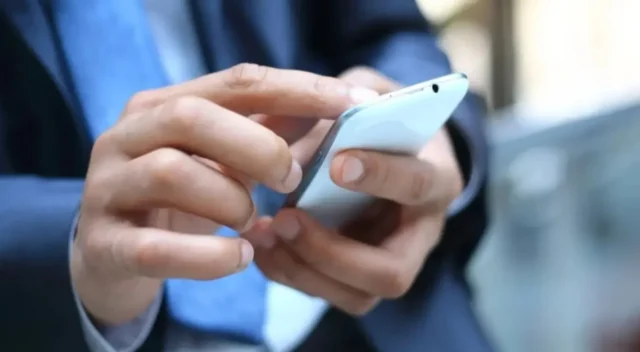 Κινητό τηλέφωνο: Προσοχή, γιατί πρέπει να γνωρίζεις αυτούς τους κωδικούς 2026