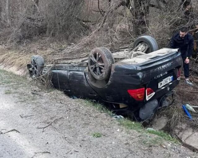 Кола се обърна по таван в прохода „Петрохан“ 2026