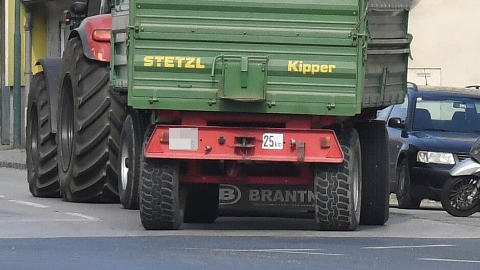 Lenker bemerkte nichts - rad löste sich von anhänger und traf fußgängerin 2026 - justiz Lenker bemerkte nichts - rad löste sich von anhänger und traf fußgängerin 2026 lenker bemerkte nichts rad ste sich von anh nger und tr horrorerlebnis für eine fußgängerin in ihrem heimatort peuerbach: die 36-jährige wurde von einem reifen getroffen... Iustitia. Bg lenker bemerkte nichts - rad löste sich von anhänger und traf fußgängerin 2026 2026-04-15 19:32:13 justiz