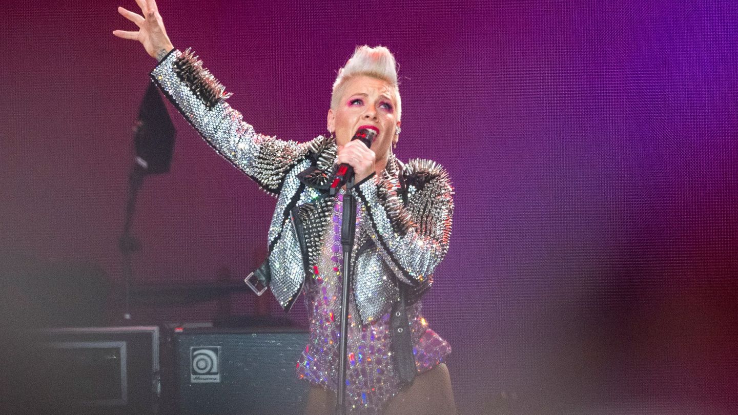 Leute: us-popstar pink moderiert besondere preisverleihung 2026 - iustitia. Bg - gerechtigkeit Berlin leute: us-popstar pink moderiert besondere preisverleihung 2026 leute popstar pink moderiert besondere preisverleihung berlin die sängerin übernimmt im juni eine besondere moderation in new york - und tastet sich schon mal richtung... Iustitia. Bg leute: us-popstar pink moderiert besondere preisverleihung 2026 2026-04-10 07:07:00 iustitia. Bg - gerechtigkeit berlin