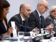 Γάλλος ΥΠΕΞ για εκλογές Ουγγαρία: Ο Πούτιν χάνει «τον Δούρειο Ίππο του στην ΕΕ» 2026 Γάλλος ΥΠΕΞ για εκλογές Ουγγαρία: Ο Πούτιν χάνει «τον Δούρειο Ίππο του στην ΕΕ» 2026