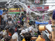 По-малко туристи ще посетят Тайланд за Фестивала на водата заради скъпите пътувания след кризата с Иран 2026 По-малко туристи ще посетят Тайланд за Фестивала на водата заради скъпите пътувания след кризата с Иран 2026