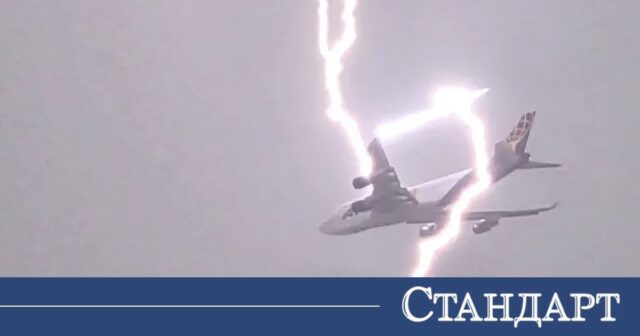 Мълния удари самолет край Варна 2026