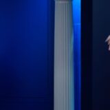 Präsident donald trump verlässt den raum, nachdem er mit reportern während einer pressekonferenz im james brady press briefing room im weißen haus gesprochen hat.