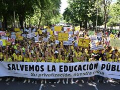 Miles de personas recorren el centro de Madrid al grito de “Salvemos la educación pública” 2026 Miles de personas recorren el centro de Madrid al grito de “Salvemos la educación pública” 2026
