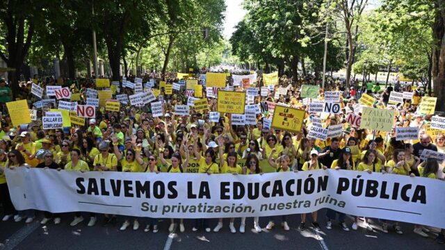 Miles de personas recorren el centro de Madrid al grito de “Salvemos la educación pública” 2026