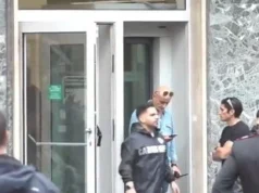 Napoli, rapina da film: blitz dei corpi speciali in banca, la fuga dei ladri con maschere da vip 2026 Napoli, rapina da film: blitz dei corpi speciali in banca, la fuga dei ladri con maschere da vip 2026