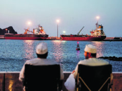 Navios americanos atravessam Ormuz para remover minas 2026 Navios americanos atravessam Ormuz para remover minas 2026