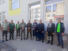 Общо 24 души са под постоянно медицинско наблюдение и се лекуват превантивно с антибиотици заради случая с антракс, съобщи Иван Христанов 2026 Общо 24 души са под постоянно медицинско наблюдение и се лекуват превантивно с антибиотици заради случая с антракс, съобщи Иван Христанов 2026