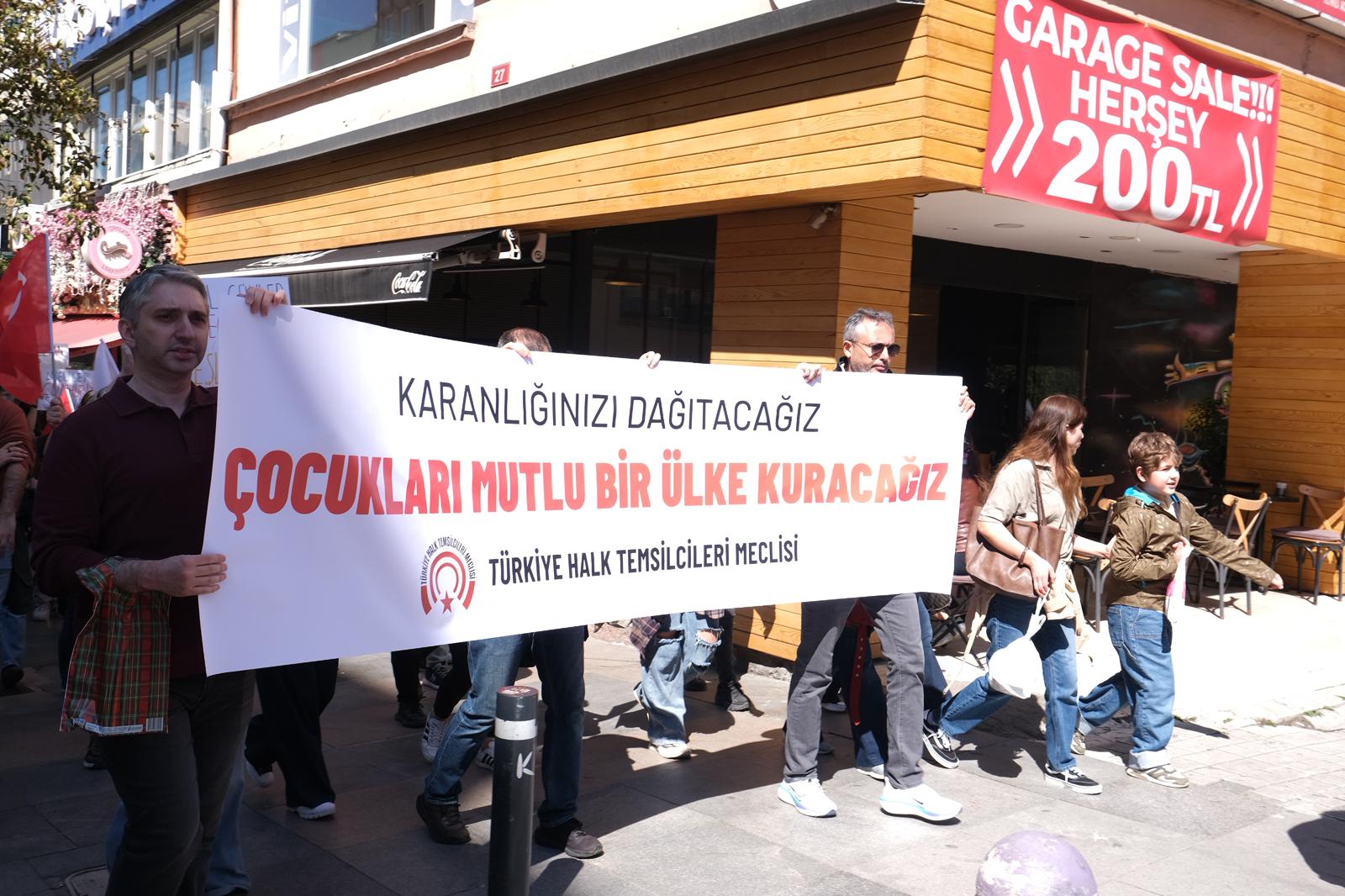 Çocuklar ’güzel günler göreceğiz’ diyerek yürüdü 2026 ocuklar zel nler rece diyerek 2026 1 iustitia. Bg 23 nisan ulusal egemenlik ve çocuk bayramı vesilesiyle, türkiye halk temsilcileri meclisi'nin (thtm)... Iustitia. Bg çocuklar ’güzel günler göreceğiz’ diyerek yürüdü 2026 2026-04-26 19:45:37 adalet - iustitia. Bg