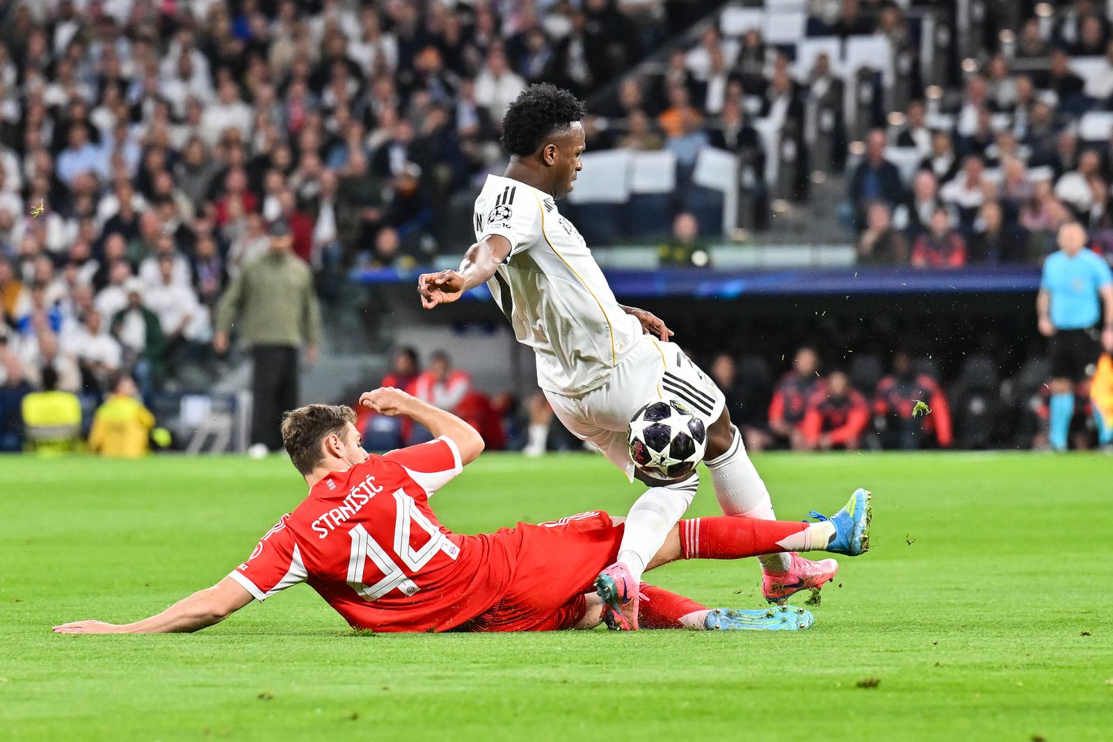 Fc bayern münchen odlični stanišić fenomenalna utakmica na bernabeu! Bayernu pobjeda, mbappe dao nadu realu 2026 odli stani fenomenalna utakmica bernabeu bayernu pobjed fc bayern münchen iustitia. Bg iustitia. Bg u utorak navečer odigrane su prve dvije utakmice četvrtine finala lige prvaka, a uz ogled portugalskog sportinga i londonskog arsenala, s pravom se očekivalo da utakmica reala i bayerna bude prava... Odlični stanišić fenomenalna utakmica na bernabeu! Bayernu pobjeda, mbappe dao nadu realu 2026 2026-04-07 22:15:24 iustitia. Bg pravda - iustitia. Bg fc bayern münchen