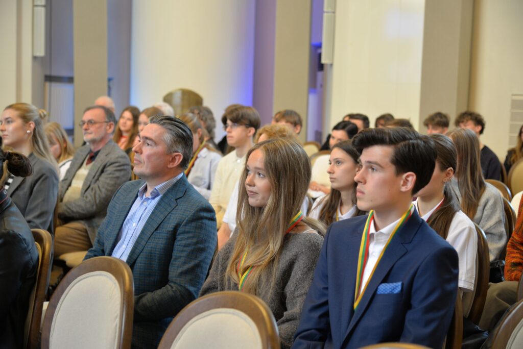 Paskelbti es jaunųjų mokslininkų konkurso nacionalinio etapo nugalėtojai – lietuvą pasaulyje garsins 3 moksleiviai 2026 - teisingumas - iustitia. Bg Akiratyje paskelbti es jaunųjų mokslininkų konkurso nacionalinio etapo nugalėtojai – lietuvą pasaulyje garsins 3 moksleiviai 2026 paskelbti jaun mokslinink konkurso nacionalinio etapo n 1 akiratyje iustitia. Bg balandžio 15 d. , trečiadienį, švietimo, mokslo ir sporto ministerijoje paskelbti es jaunųjų mokslininkų konkurso nacionalinio etapo rezultatai. Pirmosios vietos laimėtojais... Paskelbti es jaunųjų mokslininkų konkurso nacionalinio etapo nugalėtojai – lietuvą pasaulyje garsins 3 moksleiviai 2026 2026-04-16 07:17:37 teisingumas - iustitia. Bg akiratyje