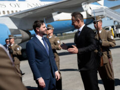 35 percet gyalogolhattak a reptér felé azok, akik Vance érkezése körül akartak kijutni 2026 35 percet gyalogolhattak a reptér felé azok, akik Vance érkezése körül akartak kijutni 2026