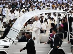 Popiežius Angoloje aukojo mišias 100 tūkst. žmonių 2026 Popiežius Angoloje aukojo mišias 100 tūkst. žmonių 2026