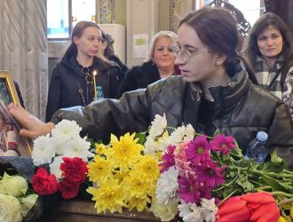 Общество последно сбогом за янка рупкина в бургас: велик творец, обичлив и мъдър човек! (снимки и видео) 2026 posledno sbogom yanka rupkina burgas velik tvorets obic 1 общество поклонението пред известната българска фолклорна певица, славеят на странджа и почетен гражданин на бургас янка рупкина започна в катедралния храм "св. Св. Кирил и методий"... Iustitia. Bg последно сбогом за янка рупкина в бургас: велик творец, обичлив и мъдър човек! (снимки и видео) 2026 2026-04-11 08:50:02 юстиция общество