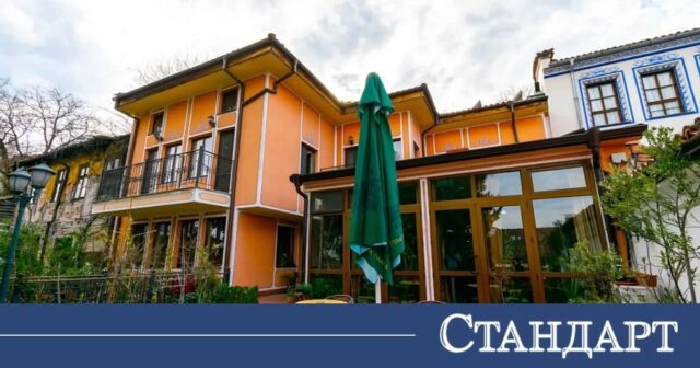 Продават хотел емлбема на Стария Пловдив 2026
