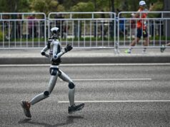 شاهد| الروبوتات الصينية تتفوق على البشر بسباق ماراثوني في بكين 2026 شاهد| الروبوتات الصينية تتفوق على البشر بسباق ماراثوني في بكين 2026