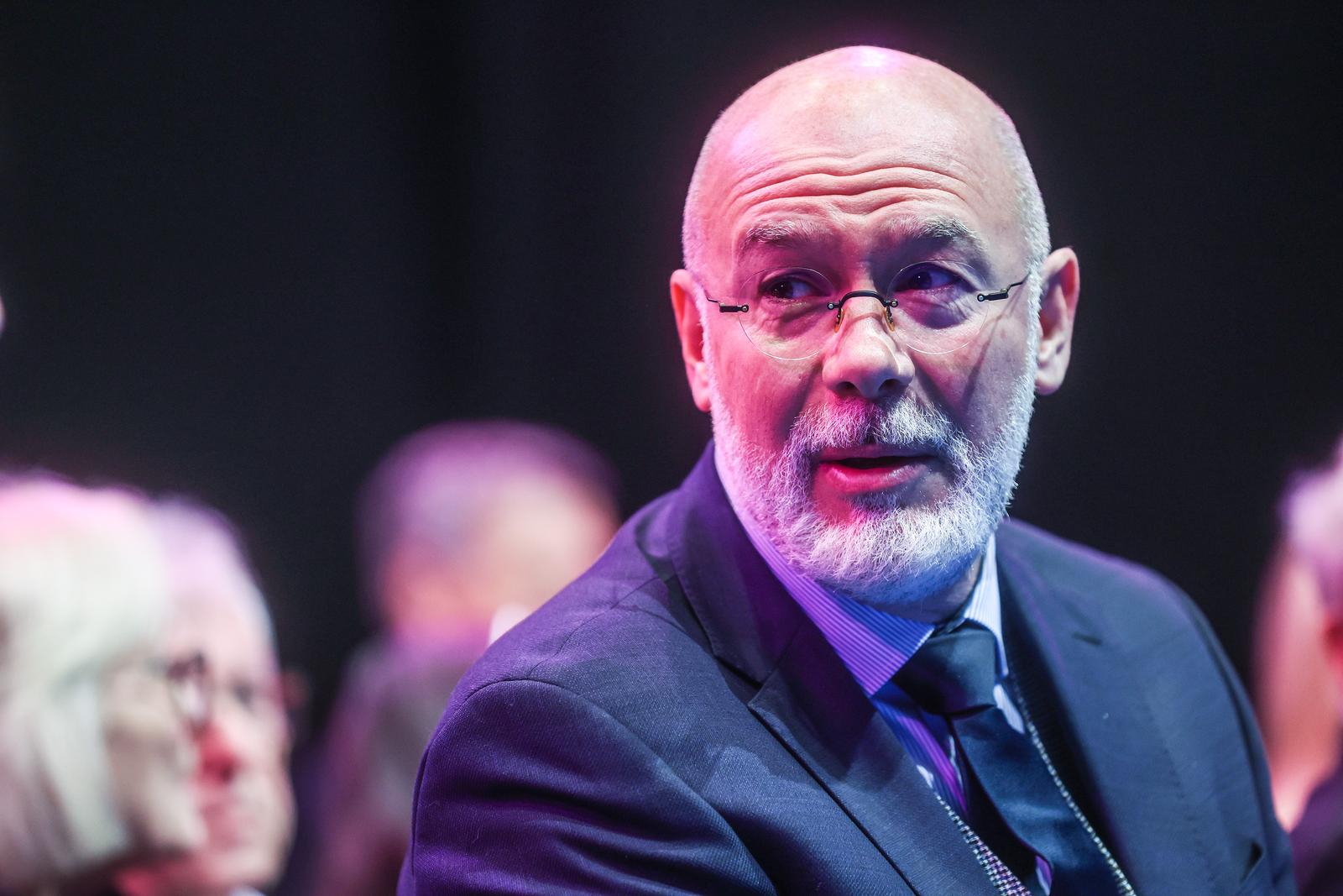 Slučaj judo savez tajnik hoo-a: sin je račun platio, a mene su pokušali ucijeniti i tražili 50. 000 eura 2026 - pravda - iustitia. Bg Ana krauthacker slučaj judo savez tajnik hoo-a: sin je račun platio, a mene su pokušali ucijeniti i tražili 50. 000 eura 2026 slu judo savez tajnik hoo sin platio mene poku ali ucij ana krauthacker iustitia. Bg iustitia. Bg nakon istrage u hrvatskom skijaškom savezu, policija je po nalogu uskok-a ušla i u hrvatski judo savez. Zbog sumnji u nepravilnosti u trošenju novca izuzeta je dokumentacija, a povod su bili medijski... Slučaj judo savez tajnik hoo-a: sin je račun platio, a mene su pokušali ucijeniti i tražili 50. 000 eura 2026 2026-04-15 20:35:56 iustitia. Bg pravda - iustitia. Bg ana krauthacker