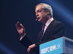 Sondages en baisse, image écornée : au Royaume-Uni, le parti de Nigel Farage fragilisé avant les élections locales 2026 Sondages en baisse, image écornée : au Royaume-Uni, le parti de Nigel Farage fragilisé avant les élections locales 2026