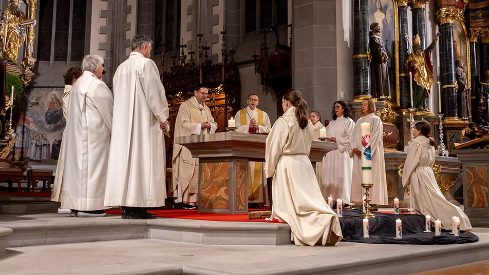 Österlicher hochbetrieb im «moritz» 2026 - justiz Appenzell österlicher hochbetrieb im «moritz» 2026 sterlicher hochbetrieb moritz 2026 17 appenzell unter leitung von standespfarrer lukas hidber, gemeinsam mit pfarrer thomas meli, dem seelsorgeteam, vielen... Iustitia. Bg österlicher hochbetrieb im «moritz» 2026 2026-04-07 14:52:00 justiz appenzell