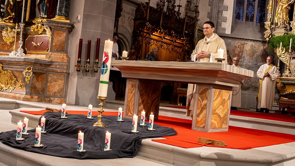 Österlicher hochbetrieb im «moritz» 2026 - justiz Appenzell österlicher hochbetrieb im «moritz» 2026 sterlicher hochbetrieb moritz 2026 20 appenzell unter leitung von standespfarrer lukas hidber, gemeinsam mit pfarrer thomas meli, dem seelsorgeteam, vielen... Iustitia. Bg österlicher hochbetrieb im «moritz» 2026 2026-04-07 14:52:00 justiz appenzell