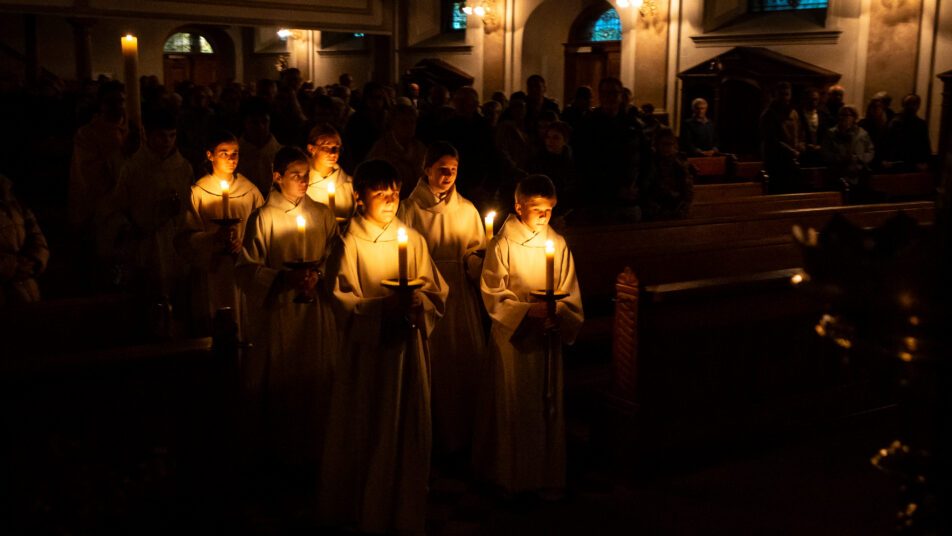 Österlicher hochbetrieb im «moritz» 2026 - justiz Appenzell österlicher hochbetrieb im «moritz» 2026 sterlicher hochbetrieb moritz 2026 4 appenzell unter leitung von standespfarrer lukas hidber, gemeinsam mit pfarrer thomas meli, dem seelsorgeteam, vielen... Iustitia. Bg österlicher hochbetrieb im «moritz» 2026 2026-04-07 14:52:00 justiz appenzell