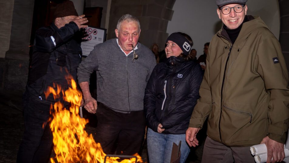 Österlicher hochbetrieb im «moritz» 2026 - justiz Appenzell österlicher hochbetrieb im «moritz» 2026 sterlicher hochbetrieb moritz 2026 7 appenzell unter leitung von standespfarrer lukas hidber, gemeinsam mit pfarrer thomas meli, dem seelsorgeteam, vielen... Iustitia. Bg österlicher hochbetrieb im «moritz» 2026 2026-04-07 14:52:00 justiz appenzell