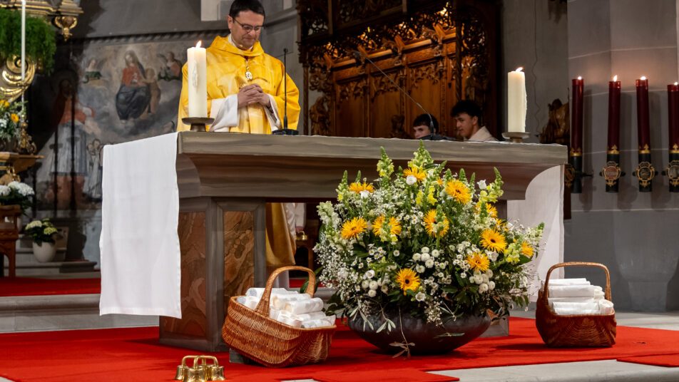 Österlicher hochbetrieb im «moritz» 2026 - justiz Appenzell österlicher hochbetrieb im «moritz» 2026 sterlicher hochbetrieb moritz 2026 appenzell unter leitung von standespfarrer lukas hidber, gemeinsam mit pfarrer thomas meli, dem seelsorgeteam, vielen... Iustitia. Bg österlicher hochbetrieb im «moritz» 2026 2026-04-07 14:52:00 justiz appenzell