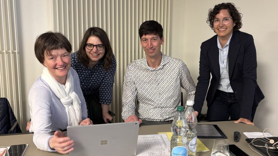 Innerrhoden stimmfreigabe für landammann-kandidat federer 2026 stimmfreigabe landammann kandidat federer 2026 2 innerrhoden vier augen sehen besser als zwei. Das dachten sich vielleicht einige der anwesenden: zum ersten mal blickte ein... Iustitia. Bg stimmfreigabe für landammann-kandidat federer 2026 2026-04-06 11:04:00 justiz innerrhoden