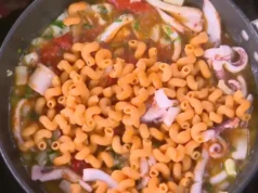 Στριφτόνι με τομάτα, πικάντικη σάλτσα και καλαμάρια από την Δημήτρη Σκαρμούτσο 2026 Στριφτόνι με τομάτα, πικάντικη σάλτσα και καλαμάρια από την Δημήτρη Σκαρμούτσο 2026