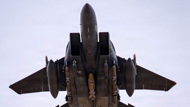 Suche im Iran - Schleudersitz von vermisstem US-Piloten gefunden 2026