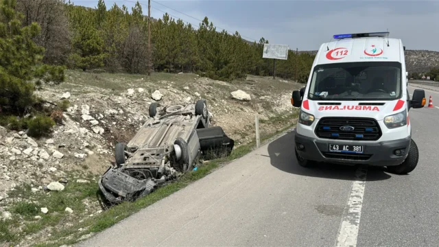 Kütahya'da otomobil sulama kanalına düştü: Yaralılar var! 2026