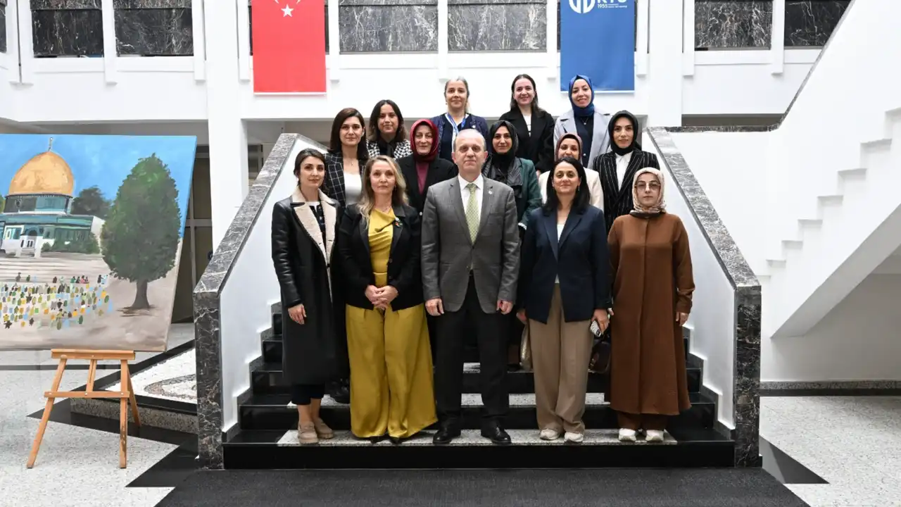 Trabzon ktü’de sağlık temsilcileri ile verimli görüşme 2026 temsilcileri ile verimli 2026 2 trabzon iustitia. Bg ziyarette, sağlık hizmetlerinin temel yapı taşlarından biri olan hemşirelik mesleğinin önemi üzerinde... Iustitia. Bg ktü’de sağlık temsilcileri ile verimli görüşme 2026 2026-04-29 16:47:00 adalet - iustitia. Bg trabzon