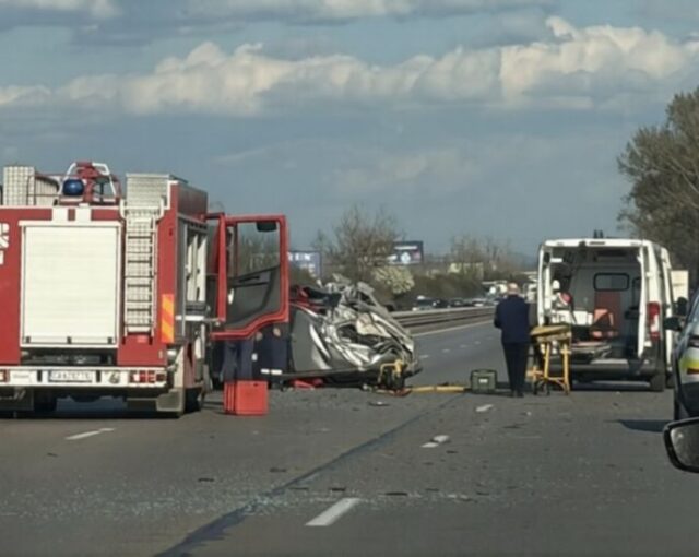 Тежка катастрофа на магистрала „Тракия“, кола е премазана 2026