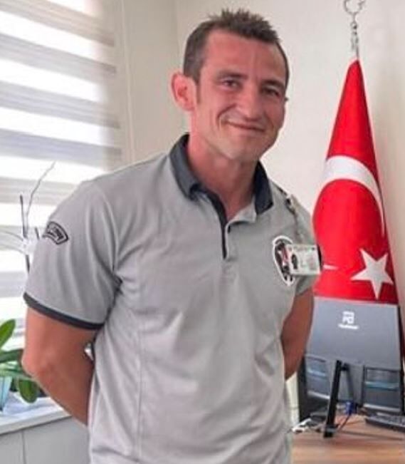 Trabzon yolunda yaşanan ölümcül kavga davasında sanık ilk kez hakim karşısında! 2026 - adalet - iustitia. Bg T r a f i k t e k i k a v g a d a e m e k l i o g r e t m e n i n o l u 1251204 372312