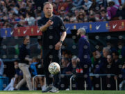 Треньорът на Барселона Ханзи Флик се нахвърли срещу съдиите и системата ВАР след поражението от Атлетико (Мадрид) в Шампионската лига 2026 Треньорът на Барселона Ханзи Флик се нахвърли срещу съдиите и системата ВАР след поражението от Атлетико (Мадрид) в Шампионската лига 2026