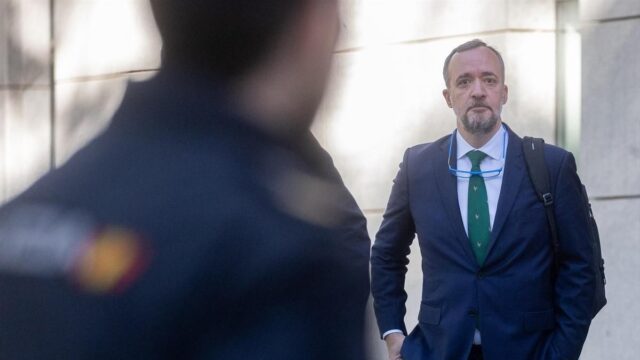 El tribunal de Kitchen rechaza encarcelar al ex número dos de Interior y a uno de los comisarios durante el juicio 2026