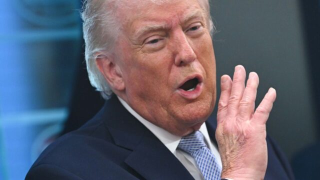 Trump warnt Teheran vor Erheben von Mautgebühren in Straße von Hormus 2026