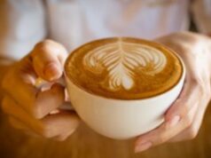 Trys kavos puodeliai per dieną: atskleidė netikėtą poveikį organizmui 2026 Trys kavos puodeliai per dieną: atskleidė netikėtą poveikį organizmui 2026