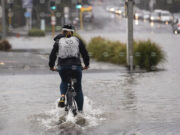 Циклон удари Северния остров на Нова Зеландия, стотици са евакуирани 2026 Циклон удари Северния остров на Нова Зеландия, стотици са евакуирани 2026